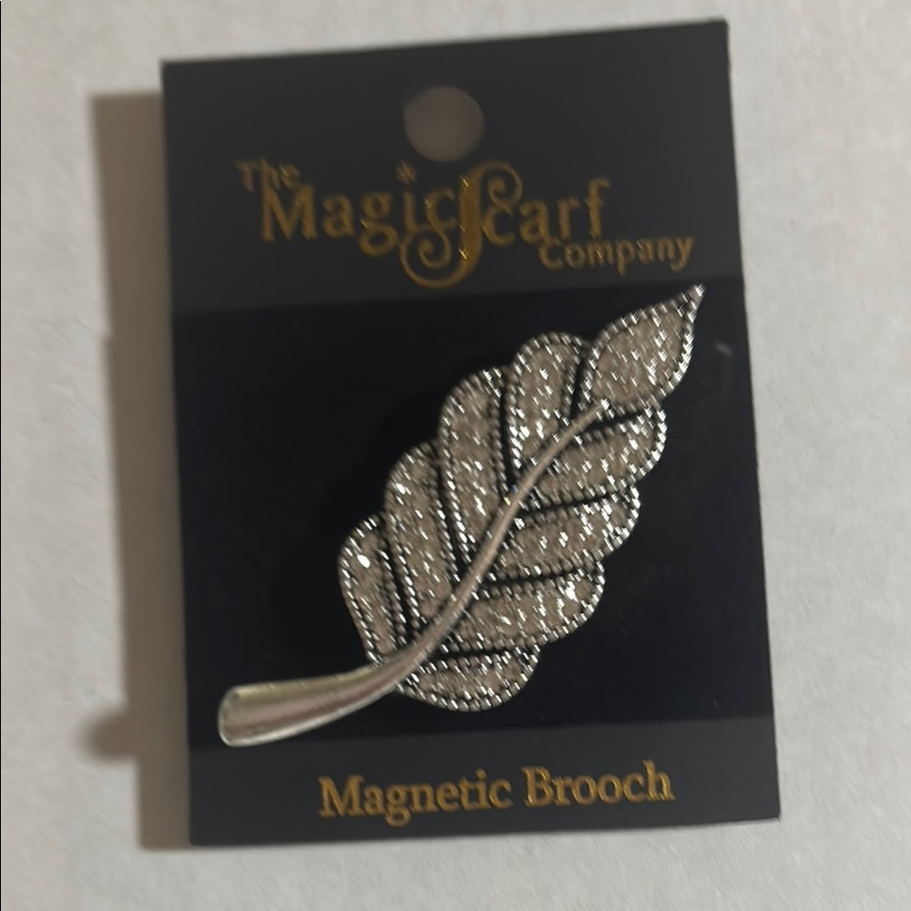 Glistening Oak Leaf Magnetic Brooch